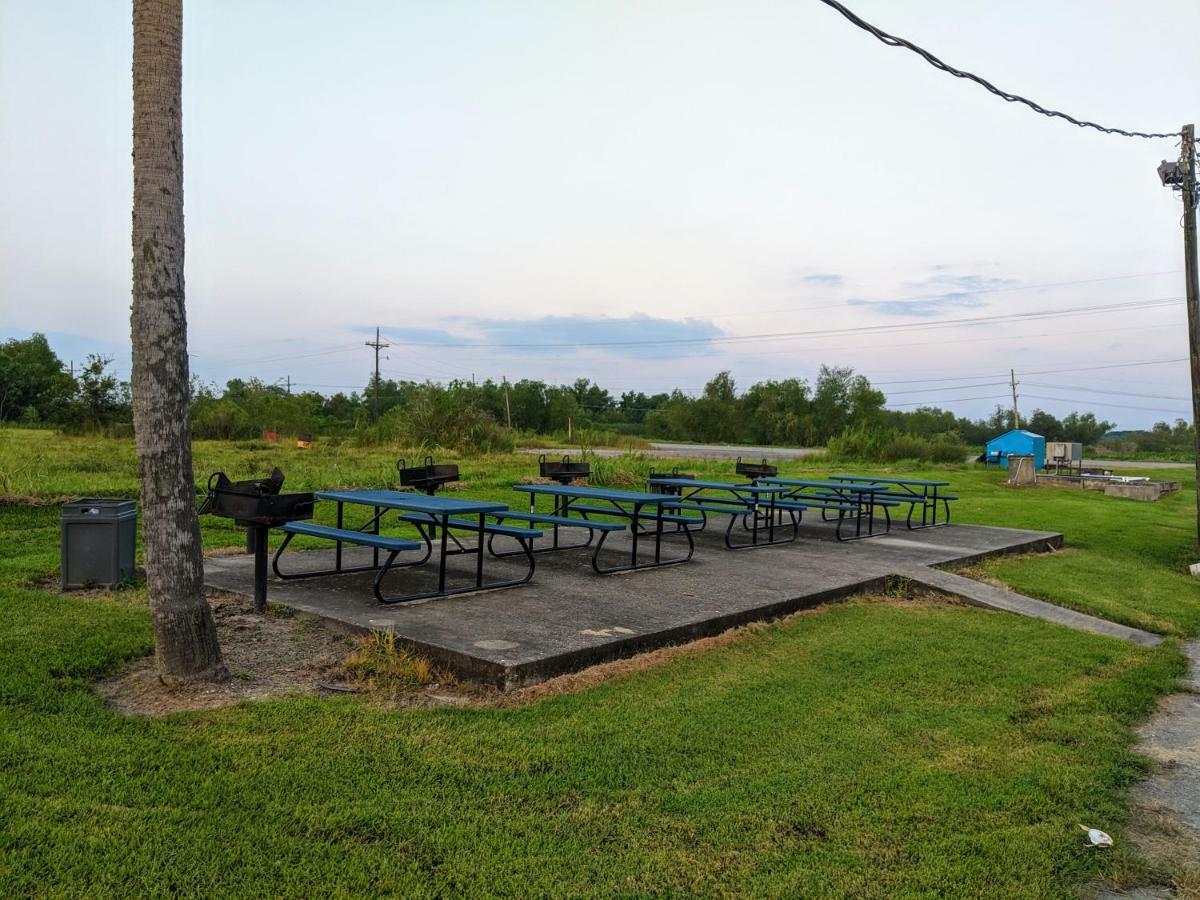 Lake Houmas Inn Buitenkant foto